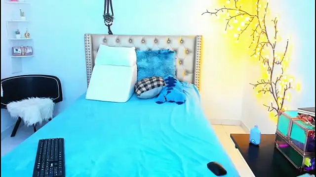 Snapshot of LenaStylesOA chatting on September 2025 08:34:01 PM LenaStylesOA online show from September 2025 08:34:01 PM