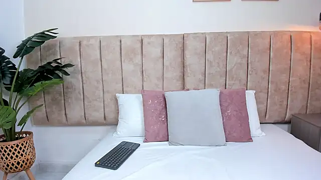 Karina Harris online show from October 2025 12:25:01 PM