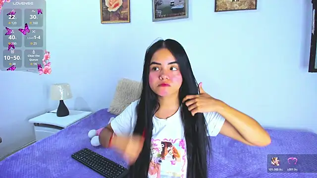 Snapshot of Valeri_13 chatting on November 2025 08:27:01 AM Valeri 13 online show from November 2025 08:27:01 AM