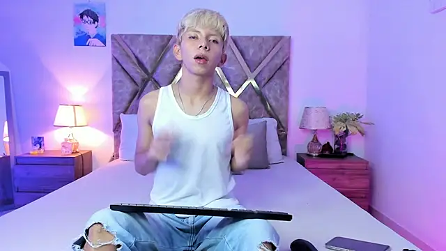 Snapshot of Hyunjin_Son chatting on February 2026 12:37:01 AM Hyunjin Son online show from February 2026 12:37:01 AM