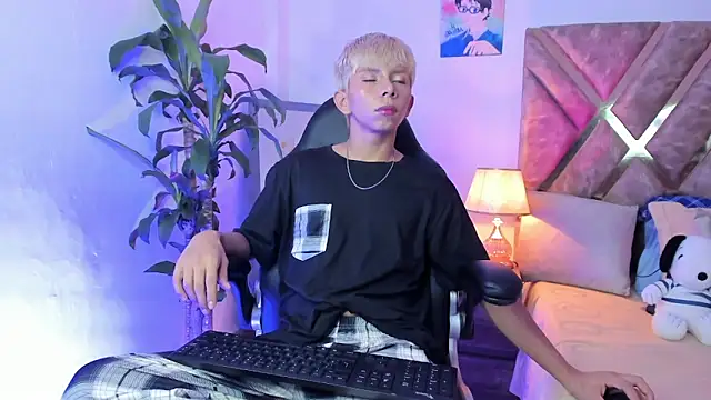 Snapshot of Hyunjin_Son chatting on February 2026 08:37:01 PM Hyunjin Son online show from February 2026 08:37:01 PM