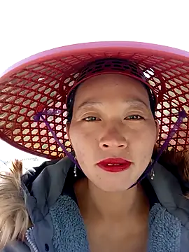 Snapshot of tcm-cute chatting on December 2025 05:12:02 AM tcm-cute online show from December 2025 05:12:02 AM