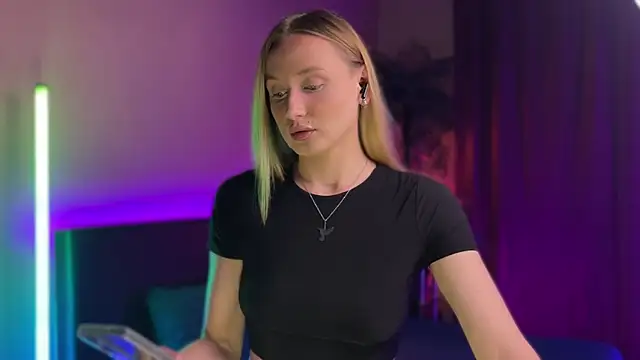 LovaMay online show from May 2026 02:02:02 PM