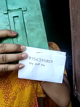 Snapshot of Idhika_Handoo chatting on September 2025 07:31:01 AM Idhika Handoo online show from September 2025 07:31:01 AM