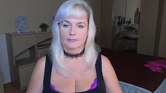 Snapshot of Vina_Vision chatting on November 2025 12:18:01 PM Vina Vision online show from November 2025 12:18:01 PM