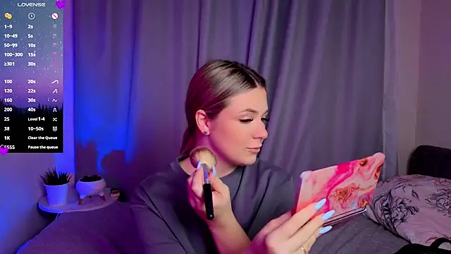 Snapshot of AliaBuerstatte chatting on November 2025 07:14:01 PM AliaBuerstatte online show from November 2025 07:14:01 PM