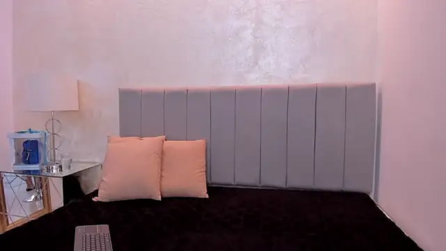 kendall roous online show from September 2025 07:58:02 PM