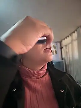 -Mia1 online show from November 2025 12:15:01 PM