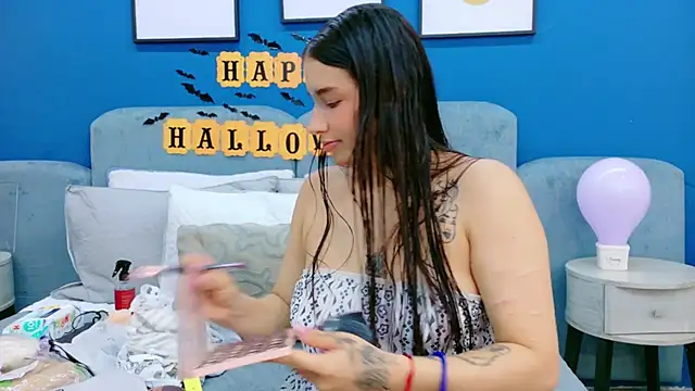 Ashley Evans22 online show from October 2025 07:58:01 PM