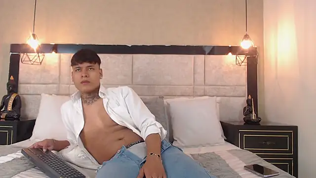 Snapshot of JacksonLivess chatting on September 2025 12:16:01 PM JacksonLivess online show from September 2025 12:16:01 PM