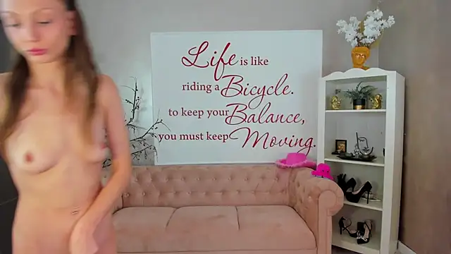 Snapshot of ReynaTheVixen chatting on September 2025 04:34:01 PM ReynaTheVixen online show from September 2025 04:34:01 PM