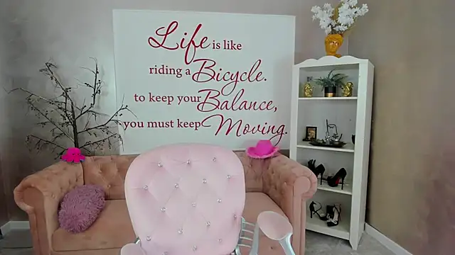 Snapshot of ReynaTheVixen chatting on October 2025 04:02:01 PM ReynaTheVixen online show from October 2025 04:02:01 PM