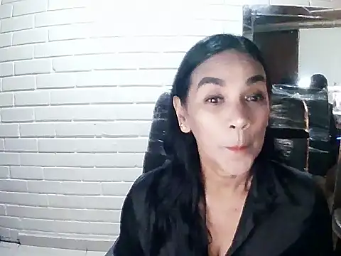 Snapshot of MiiaVelasquez chatting on November 2025 03:52:02 AM MiiaVelasquez online show from November 2025 03:52:02 AM