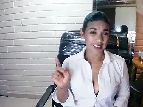 Snapshot of MiiaVelasquez chatting on November 2025 04:13:02 AM MiiaVelasquez online show from November 2025 04:13:02 AM