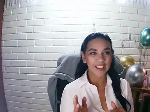 Snapshot of MiiaVelasquez chatting on November 2025 04:11:02 AM MiiaVelasquez online show from November 2025 04:11:02 AM