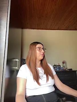 Snapshot of CoraVibes chatting on September 2025 07:39:01 PM CoraVibes online show from September 2025 07:39:01 PM