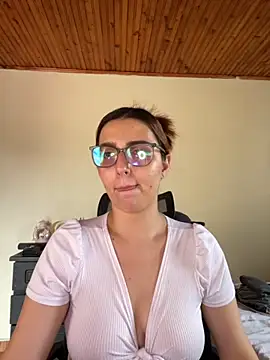 Snapshot of CoraVibes chatting on September 2025 07:52:01 PM CoraVibes online show from September 2025 07:52:01 PM