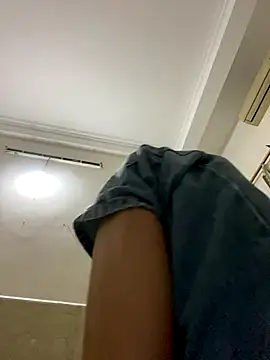 Snapshot of Skinny_vuet chatting on September 2025 11:21:01 AM Skinny vuet online show from September 2025 11:21:01 AM