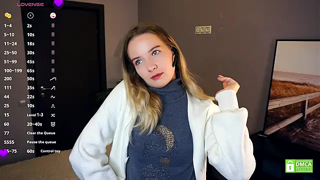 HongTomczak online show from October 2025 07:39:02 AM