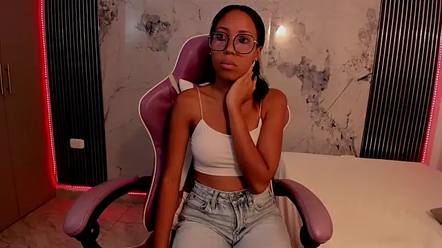 Mia Duarte1 online show from June 2026 07:18:01 PM