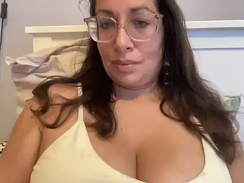 Snapshot of RosaFreya chatting on June 2026 10:10:02 AM RosaFreya online show from June 2026 10:10:02 AM