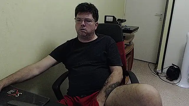 blueandwhite1 online show from September 2025 05:51:02 PM