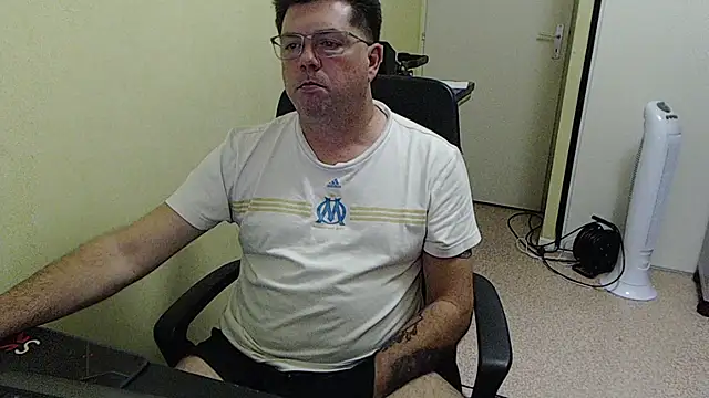 blueandwhite1 online show from October 2025 08:20:01 PM