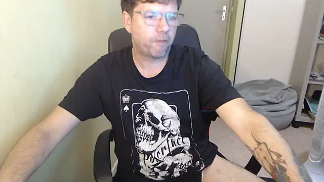 blueandwhite1 online show from June 2026 08:28:01 AM