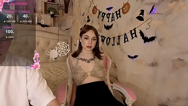 Snapshot of Crystal-Nuts chatting on October 2025 07:03:01 PM Crystal-Nuts online show from October 2025 07:03:01 PM