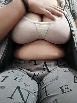 Snapshot of priya_hot_69 chatting on October 2025 09:18:02 AM priya hot 69 online show from October 2025 09:18:02 AM