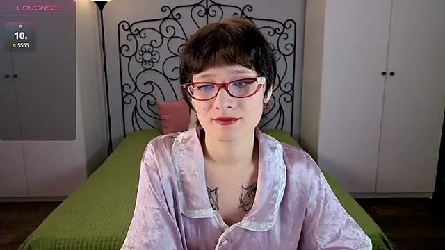 oliviafairy1 online show from October 2025 04:52:01 PM