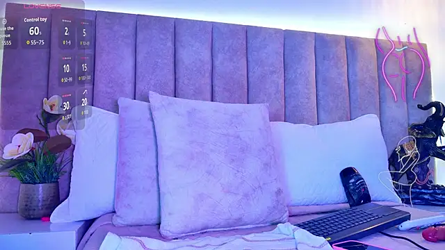 GabbieMonson online show from October 2025 04:18:01 PM