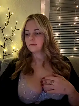 ItsLxsa online show from November 2025 12:05:01 AM