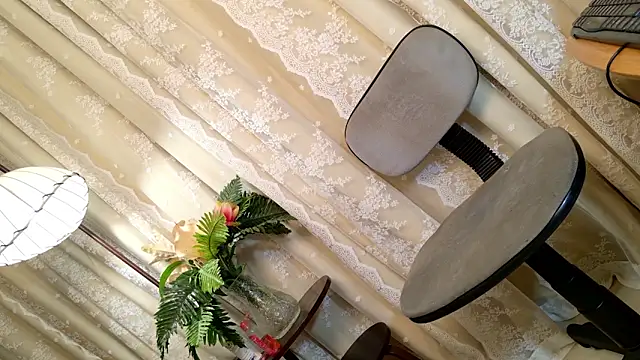 PrettyStranger online show from November 2025 04:34:02 AM