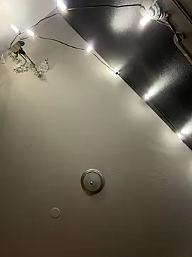 Snapshot of Fine10ne chatting on December 2025 11:52:02 AM Fine10ne online show from December 2025 11:52:02 AM