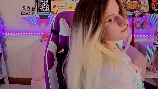 Snapshot of Sonia_Meow chatting on September 2025 05:22:01 AM Sonia Meow online show from September 2025 05:22:01 AM