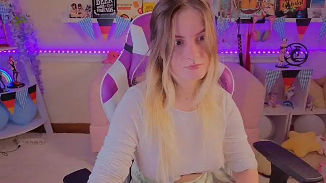 Snapshot of Sonia_Meow chatting on September 2025 05:34:02 AM Sonia Meow online show from September 2025 05:34:02 AM