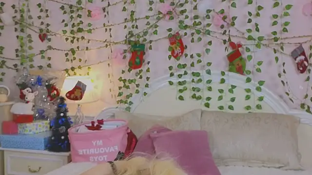 Snapshot of Sonia_Meow chatting on December 2025 06:31:01 AM Sonia Meow online show from December 2025 06:31:01 AM