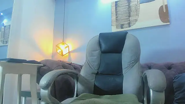 Eross Santy online show from June 2026 04:24:02 PM