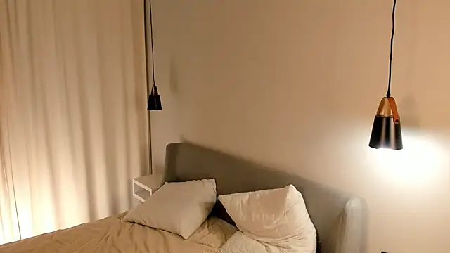 Snapshot of SirenaOstrem chatting on October 2025 01:04:02 AM SirenaOstrem online show from October 2025 01:04:02 AM