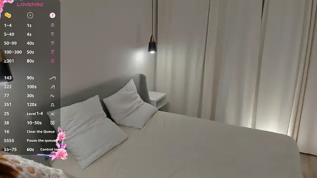 Snapshot of SirenaOstrem chatting on October 2025 01:07:02 AM SirenaOstrem online show from October 2025 01:07:02 AM