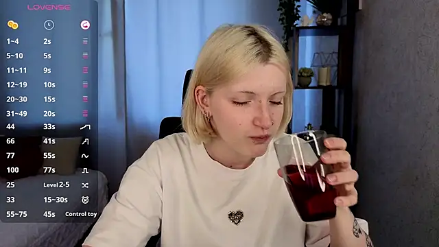 Snapshot of EchoBloom chatting on September 2025 10:40:01 AM EchoBloom online show from September 2025 10:40:01 AM