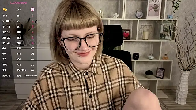 Snapshot of EchoBloom chatting on October 2025 10:40:02 AM EchoBloom online show from October 2025 10:40:02 AM