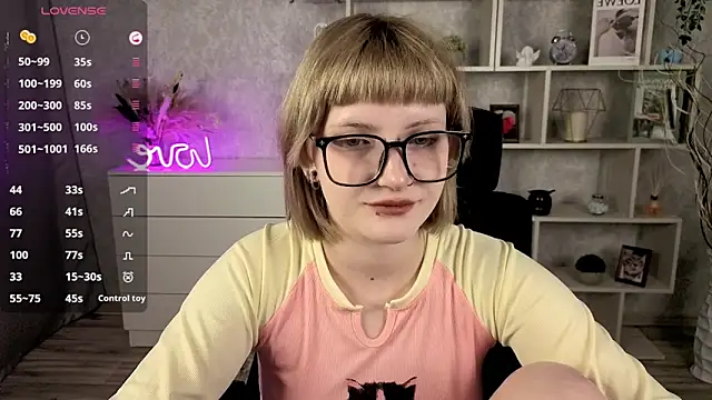 Snapshot of EchoBloom chatting on October 2025 11:00:02 AM EchoBloom online show from October 2025 11:00:02 AM