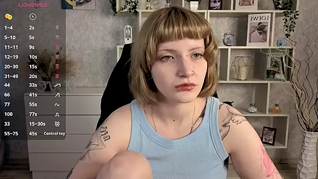 Snapshot of EchoBloom chatting on October 2025 10:05:02 AM EchoBloom online show from October 2025 10:05:02 AM