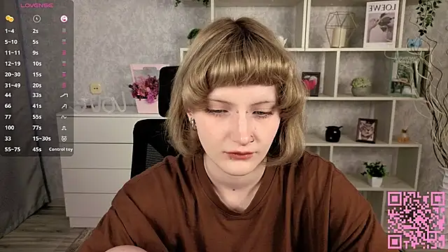 Snapshot of EchoBloom chatting on October 2025 10:49:01 AM EchoBloom online show from October 2025 10:49:01 AM