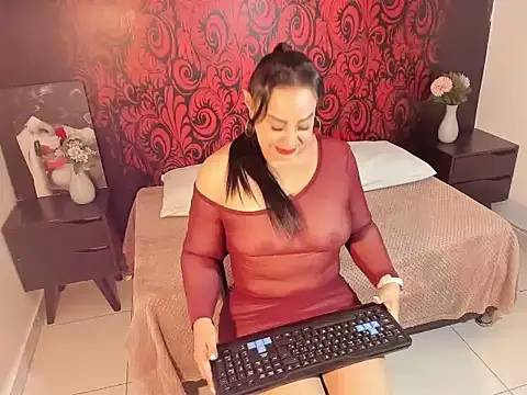 Snapshot of LucianaBlackwell chatting on October 2025 01:40:02 PM LucianaBlackwell online show from October 2025 01:40:02 PM