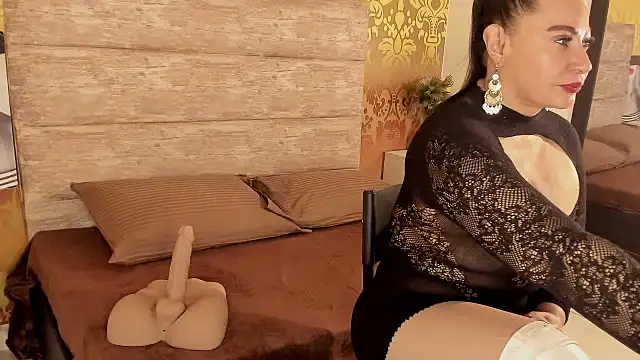 Snapshot of LucianaBlackwell chatting on October 2025 01:51:02 PM LucianaBlackwell online show from October 2025 01:51:02 PM