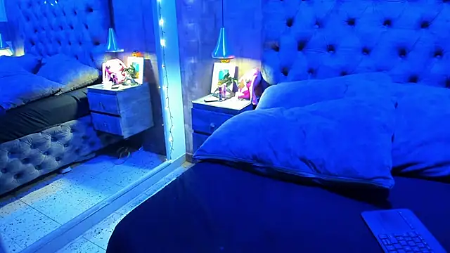 yiyisandoval online show from November 2025 08:47:01 PM