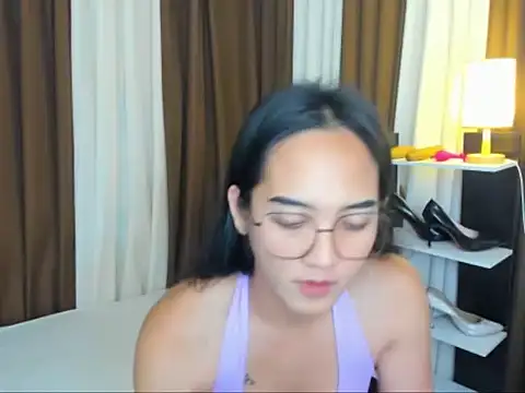 Snapshot of URHottestAngel chatting on September 2025 05:13:01 PM URHottestAngel online show from September 2025 05:13:01 PM